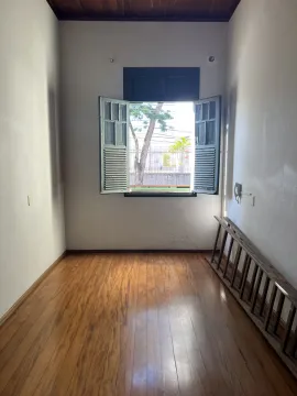 Procurando uma casa para a sua residência ou comercio na região Central em Piracicaba/SP?
Temos o imóvel ideal para você!

Residência com vocação comercial em excelente localização, contendo 5 salas, cozinha, 3 banheiros e deposito. Excelente para escritórios em geral.
Estuda permuta com apartamento ou terreno em condomínio.

Entre em contato e agende uma visita!