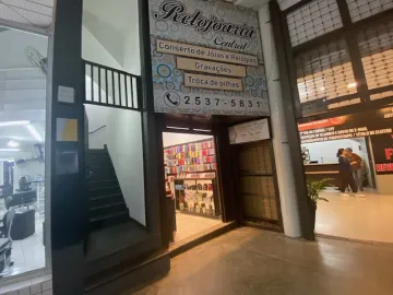 Sala em excelente localização, com 20 m² distribuídos em sala e banheiro.
Acabamento do piso em cerâmica, sem vaga.