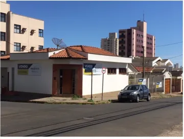 Imóvel de esquina com extensão de mais 2 (duas) casas em ótima localização no bairro dos Alemães - a duas (2) quadras da Av Independência e do Fórum.
Vocação Comercial - para demolição, construção e reaproveitamento do terreno.
354 m2, com 23 m de frente para rua com alto fluxo. Matrículas já unificadas.