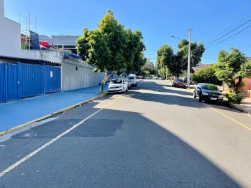 Excelente terreno comercial para locação, em ótima localização, para vários tipos de segmentos.

Terreno 100% liso, sem imperfeições, possui estrutura para 2 banheiros, e estrutura para lavatório. São 523,00m2.

OPORTUNIDADE. Agende agora mesmo a sua visita.