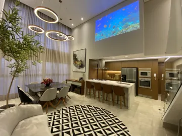 Cobertura Duplex  à venda , oportunidade de viver em uma cobertura única que reúne sofisticação, conforto, automação, um verdadeiro lar onde memórias inesquecíveis serão construídas.

Localizada em uma das áreas mais desejadas da cidade, esta cobertura duplex é a expressão do requinte e do bom gosto. 
No primeiro nível, ao adentrar o imóvel, você será recebido por uma sala aconchegante, uma cozinha, moderna e funcional, proporcionando um ambiente inspirador para suas criações culinárias. 3 dormitórios sendo uma suíte master com sacada, design personalizado e acabamentos de alto padrão.

O destaque fica por conta do segundo nível, que se estende a partir da segunda sala, com um projetor de alta definição, que transforma a sala  em um verdadeiro cinema , integrada ao espaço gourmet, oferecendo uma vista panorâmica de tirar o fôlego da cidade. Imagine-se apreciando o pôr do sol todas as noites ou organizando momentos especiais ao ar livre, um espaço que se tornará o cenário perfeito.
Mas não é apenas a vista que impressiona, tudo foi projetado para proporcionar momentos relaxantes e de lazer. Aqui, você encontrará uma luxuosa banheira de hidromassagem,  teto retrátil que permite controlar a incidência de luz e torna possível desfrutar do espaço em qualquer estação do ano e contemplar as estrelas à noite.

O apartamento é totalmente automatizado. Isso significa que você pode controlar diversas funções do imóvel através de um sistema integrado. Com um simples comando de voz, você pode controlar a iluminação, os aparelhos eletrônicos, o sistema de som, cortinas, temperatura do ambiente, proporcionando uma experiência prática e confortável em seu novo lar. 

É um novo jeito de morar em Piracicaba, 3 vagas de garagem , depósito privativo, lazer completo, tudo em um condomínio club.




