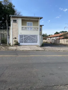 Casa ampla localizada no bairro Dois Corregos, proximo a avenidas, mercados, farmácias, escolas !

Com 3 dormitorios, sendo 01 suite com espaço para closet, escritório, espaço para brinquedoteca, cozinha planejada e um belo terreno gramado !


