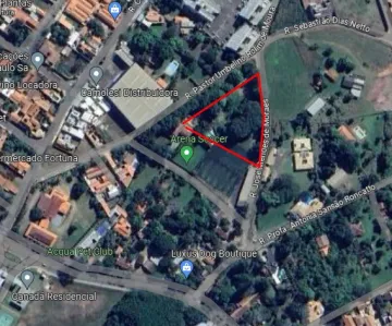 Terreno plano com 4.355 m² de area total. (pequeno rancho / deposito de construção)
