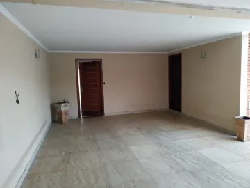 Casa para vender na cidade de Piracicaba no Bairro Nova Piracicaba.

Casa com 03 dormitórios sendo 2 suites (com armários), sala de visita, sala de jantar, cozinha, lavabo e lavanderia coberta.
Fundos dispensa + banheiro. Garagem coberta para 2 carros, portão automatizado, jardim, cerca elétrica.

