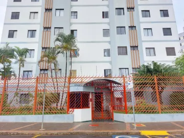 Excelente apartamento reformado, mobiliado com  rack na sala, 1 dormitório com armário embutido e cama, cozinha planejada com geladeira, microondas, forno e cooktop e armário,  banheiro com box blindex. 1 vaga. Portaria virtual
Próximo de supermercados, hospitais, teatro municipal e centro da cidade.