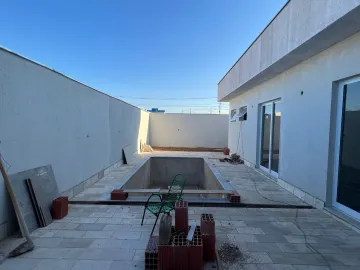 Casa à venda n condomínio Soleil em fase final de construção com 3 suítes, escritório, área gourmet e piscina.
Aceita financiamento e FGTS.