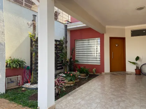 Excelente casa residencial em condomínio, sendo 3 dorm, e uma suíte, completos de armários, com área de luz e jardim no hall de passagem, cozinha e sala de jantar conjugadas e muito charmosa, com área de luz também, e armários!! área de serviço fechada e planejada!
No fundo temos uma linda piscina e área gourmet!!
Tudo isto no conforto e segurança de um condomínio pequeno e agradável!