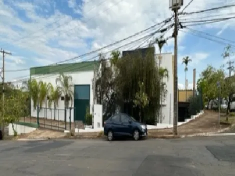 Ótimo galpão para locação em Piracicaba, em excelente localização em bairro onde convivem vários comércios e industrias na Unileste.

O galpão galpão possui uma imponente recepção, área de vão livre do galpão de 150 m², pé direito de   6 metros, no terre possui ainda 3 salas sendo uma com ar condicionado, copa e 4 banheiros. Conta ainda com churrasqueira.

No andar superior possui mais 3 salas grandes com ar condicionado, uma pequena recepção, duas salas de reunião sendo uma com ar e banheiro privativo, 1 pequena copa e mais 2 banheiros.

