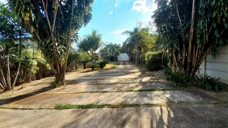 Excelente casa no Bairro Santa Rita contendo terreno de 3.200m2 .
São 03 casas no mesmo lote contendo casa principal pré moldada (aprox 150m2) , espaço gourmet, piscina, campo de futebol, área gramada, academia. Não Aceita Financiamento.