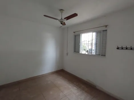 Casa para reforma, em excelente localização no bairro Vila Rezende, em Piracicaba. Terreno conta com 450m² sendo 9m de fachada por 50m de comprimento. Possuí 151,77m² de área construída. Casa principal conta com sala, 03 dorms sendo 01 suíte, banheiro social, cozinha e lavanderia.