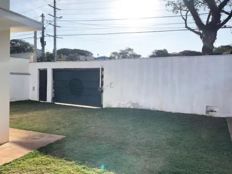 Casa nova à venda, no Santa Rosa, com 2 dormitórios , sendo uma suíte! Sala com com ar condicionado, e suíte já com preparação
Terreno grande, 338 mts,  com grandes possibilidades de fazer mais dormitórios, espaço gourmet, etccc
Temos pronta uma cozinha maravilhosa, toda planejada!
Excelente acabamento!
Portão eletrônico