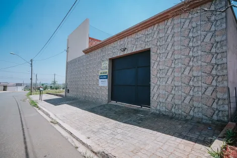 Linda edicula para locação em Piracicaba!  Casa conta com 03 dormitórios, sendo 1 suite, 03 wc social, cozinha, sala, área de lazer com 02 piscinas, sendo um de adulto com aquecedor solar e cascata 10 X 3.80 e um infantil 3 X 2, mesa de bilhar, mobiliada, garagem para 04 carros.
