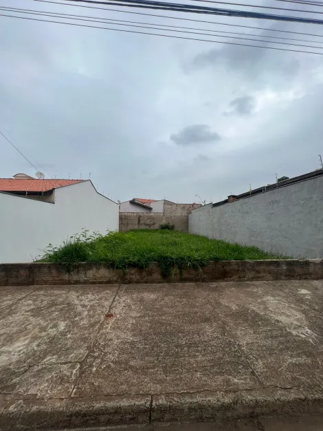 Terreno comercial/residencial plano 8x25 muito bem localizado no bairro, com fácil acesso a rodovia do açúcar, próximo de condomínios e supermercado.