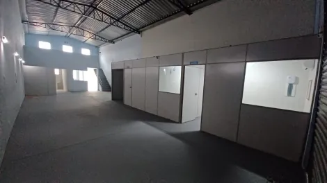 Galpão comercial para venda no bairro Jardim Astúrias em Piracicaba/SP. Possuí 175m² de terreno (7m de fachada por 25m de comprimento) e 150m² de área construída, sendo: recepção, escritório, copa, 02 banheiros, mezanino.
Pé direito de 5,5 metros.