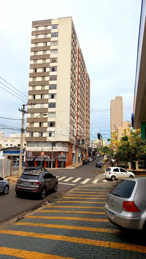 Apartamento com fino acabamento localizado no Edifício Rita Holland, na Rua São José, cercado de comércios e serviços e com fácil acesso aos terminais Central e Rodoviário. 
- 60m² de área útil; 
- Sala; 
- Cozinha; 
- 2 dormitórios; 
- Banheiro. 

Agende sua visita.