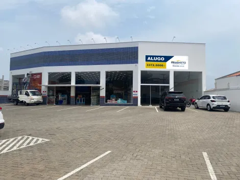 Salão Comercial para alugar em Piracicaba em avenida de grande fluxo de veículos, com parada para semáforo.
Contendo Ampla fachada de 6,25 metros, área construída de 210 m², pé direito de 5,00 metros,  02 banheiros (já adaptado PNE), DML, área externa. vaga de recuo.OPORTUNIDADE