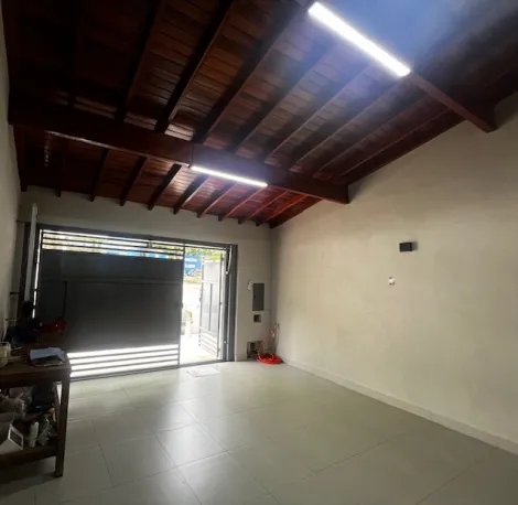 Excelente CASA, em ótima localização Santa Rosa dos Ypes, próxima a praças, farmácias, supermercados, varejão, posto de combustível, mecânica e elétrica automotivas, escolas e o Centro Tecnológico da RAÍZEN. Com 125 m² de terreno e 145 m² de área construída.

A casa possui 2 dormitórios, sendo 2 suíte uma com closet, todos com armários embutidos e ar condicionado, banheiros com gabinete e box de vidro, cozinha americana planejada,  área de serviço com armários embutidos banheiro externo. Aquecimento solar na casa toda, garagem pra 2 carros.