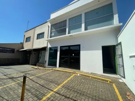 Imóvel comercial em uma das principais ruas do bairro, em via de grande fluxo de veículos e pedestres. Próximo a diversos comércios e serviços como o Coopbom Supermercados e também Lojas Cem. 
- 169,65m² de área útil; 
- Salão com divisão em dry wall; 
- Ampla copa; 
- Depósito; 
- 2 banheiros, sendo eles com 2 cubas e 1 adaptado para PNE;  
- Área externa;
- 3 vagas de recuo. 

Agende sua visita!  
