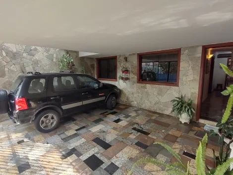 Casa tipo sobrado para venda em excelente localização, próxima da Av Independência, no bairro Alemães em Piracicaba. Casa possuí sala de tv, sala de jantar, lavabo, cozinha planejada, dispensa, quintal com churrasqueira e lavandeira. No piso superior, possuí 03 dormitórios com armários e ar condicionados, sendo 01 suíte e banheiro social. Vaga para 02 carros.
Estuda financiamento e permuta com apartamento, na mesma região.