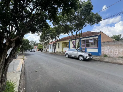Esquina comercial ou residencial na esquina das ruas Viegas Muniz e Fernando Febeliano, o imóvel contempla 04 casas construídas na melhor localização de Piracicaba.