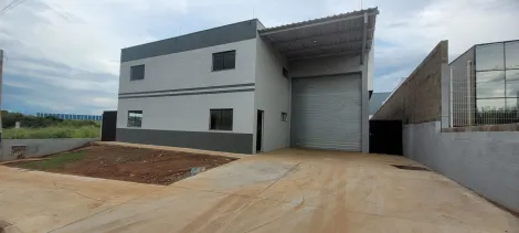 Galpão  recem construido no Loteamento Distrito Industrial Uninorte I para alugar, contendo 1000 m² terreno, sendo 750 m² de construção, pé direito de 7 metros, porta automatizada

Estrutura preparada para ponte rolante capacidade 05 toneladas, piso de alta resistência, energia Trifásico 

Piso Inferior: 1 recepção com banheiro  , 1 copa/ refeitório, 2 banheiros 
Piso Superior: 1 sala, 1 banheiro 

Recuo para 5 automóveis.

Ótimo Acabamento, gostou do imóvel agende agora mesmo sua visita com um dos nossos Corretores Especialistas !

