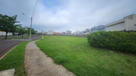 Dois Terrenos na área externa do condominio Villa D'aquila um com 386,70m²  e outro com 414,68 m² 
totalizando 801,38 m² sendo 28,89 de frente por 27,73 excelente oportunidade de investimento.