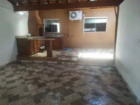 Casa para vender no Alto da Pompeia em Piracicaba  SP
Casa com Sala e cozinha estilo americana com móveis planejados, portas e janelas em blindex;
3 dormitórios com portas balcão em blidex e móveis planejados sendo 1 suite, 1 banheiro social; Área gourmet;
Garagem para 2 veículos com portão eletrônico;
1 área de serviço e 1 área de luz;
Sala externa com porta para a rua com banheiro para possibilidade de trabalho ou outra função. 
Ar condicionado na sala, suíte, e sala externa;
Gás encanado para fogão e chuveiro;
Ventiladores na sala e dormitórios;
Rua  tranquila, sem saída próximo a espaço de lazer, escola , supermercado,  padaria