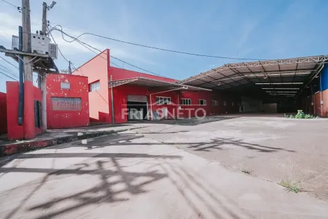 Galpão com doca  para locação em Piracicaba!

Imóvel  conta com:
* 1 galpão com 1.470,00 m2 de construção, 6 metros de pé direito;
 * mais uma área coberta 830 m2, 6 metros de pé direito, doca, ideal para carga e descarga de caminhões e veículos e/ou estacionamento;
* imóvel fica situado em larga e ampla avenida, de fácil manobra para  caminhões de diversos porte. (obs. inclusive o imóvel ao destina se a uma transportadora;

OBS: Estuda proposta para reforma e adequação de acordo com o ramo de atividade se necessário.

Localização privilegiada! Próximo à Avenida Luciano Guidotti, Raposo Tavares que liga Piracicaba a cidade de Saltinho.

Perfeito para o seu negócio!!!

