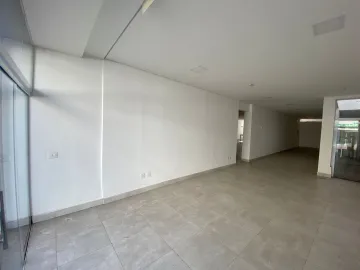 Em excelente localização, na Rua Prudente de Moraes, este é um imóvel adaptável e com grande visibilidade, vizinho de comércios renomados e grandes marcas. 
- 832m² de área útil; 
- Dividido em 3 pavimentos; 
- Pavimento térreo com 312m², 2 salões com pé direito de 3m, copa, 5 banheiros sendo 1 já adaptado para PNE com rampa de acesso; 
- 1º piso contendo 280m², pé direito de 3m, copa e 4 banheiros; 
- 2º piso contendo 240m², pé direito de 3m, copa e 2 banheiros; 
- Fachada revestida de vidros em blindex; 
- Estacionamento privativo com previsão para 8 carros. 

Agende sua visita.