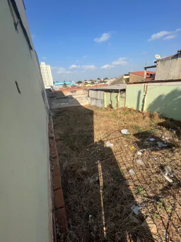 Vende-se excelente terreno, na Av Dr Kok, ao lado de mercado e residências, podendo ser tanto comercial como residencial!