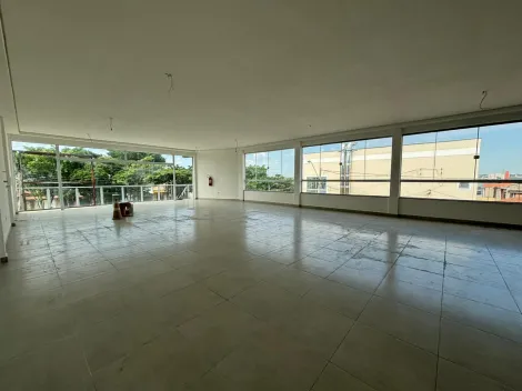 Salão comercial no piso superior, medindo 190 M² de área útil, frente para avenida Corcovado e terminal rodoviário do Vila Sônia, recém construído com área útil de 190 M² o salão possui fechamentos em blindex, dois banheiros e cozinha.

