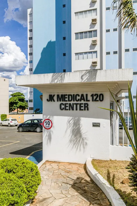 Salas para alugar no bairro Vila Monteiro em Piracicaba no condomínio JK Medical Center com 200m² de construção, 4 salas com banheiro e ar condicionado, salão principal com ar condicionado, 2 banheiros e 2 copas, 1 vaga de garagem.
