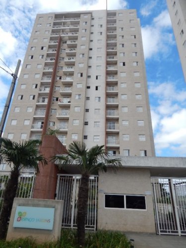 Apartamento com lindo acabamento, todo planejado. São 69 m² de área útil, distribuído em sala de jantar, sala de estar, sacada, sala de TV, banheiro social, 2 dormitórios sendo 1 suíte, com armários embutidos (pode reverter para 3 dormitórios), cozinha completa de armários, área de serviço e 1 vaga de garagem. Aquecimento a gás nos chuveiros. OPORTUNIDADE

Agende sua visita